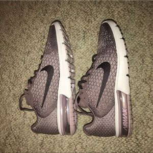 Nike Air Max Sequent 2